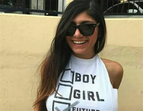 mia khalfia tits|Mia Khalifa Boobs Porn Videos 